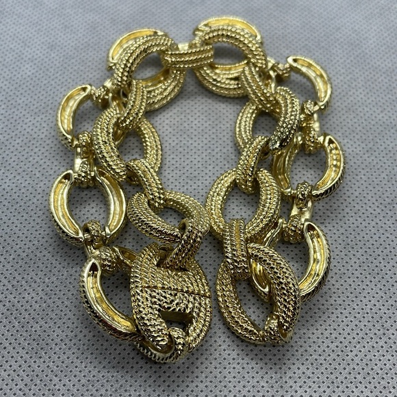 Gold Links Necklace - Picture 8 of 11